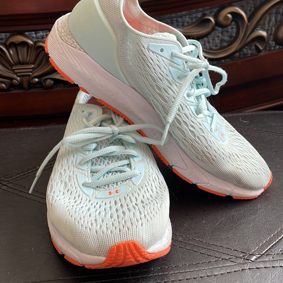 Size 10 good used under armor sneakers mint green with orange accent - Picture 2 of 5